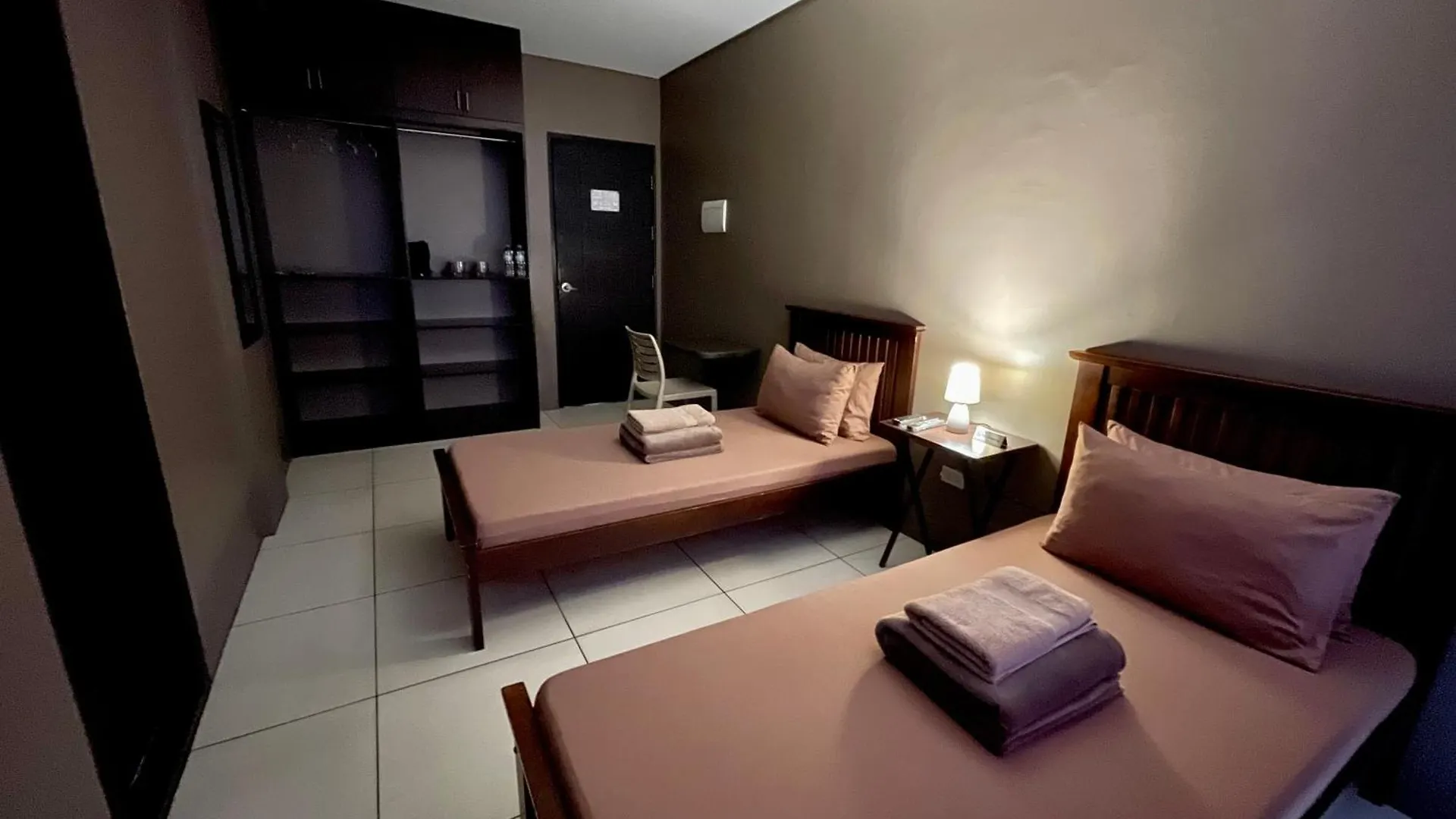 Inn De Avenida, Makati Makati City Hotel
